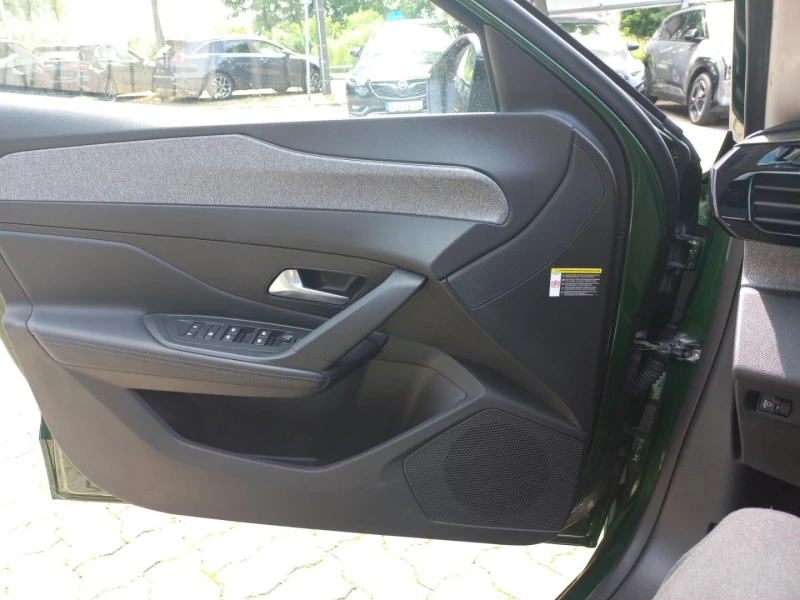 Peugeot 308 PURETECH* KEYLESS* CAM* LED* CARPLAY* , снимка 5 - Автомобили и джипове - 53518915