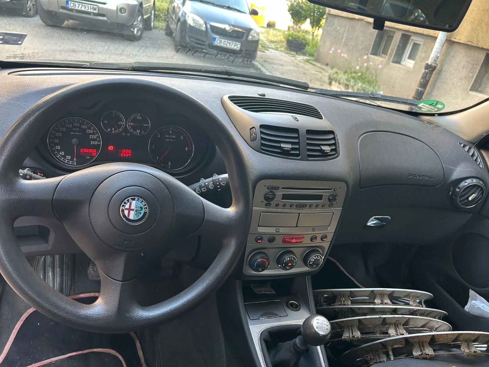 Alfa Romeo 147 1.9 jTD 8v 120к.с - изображение 6