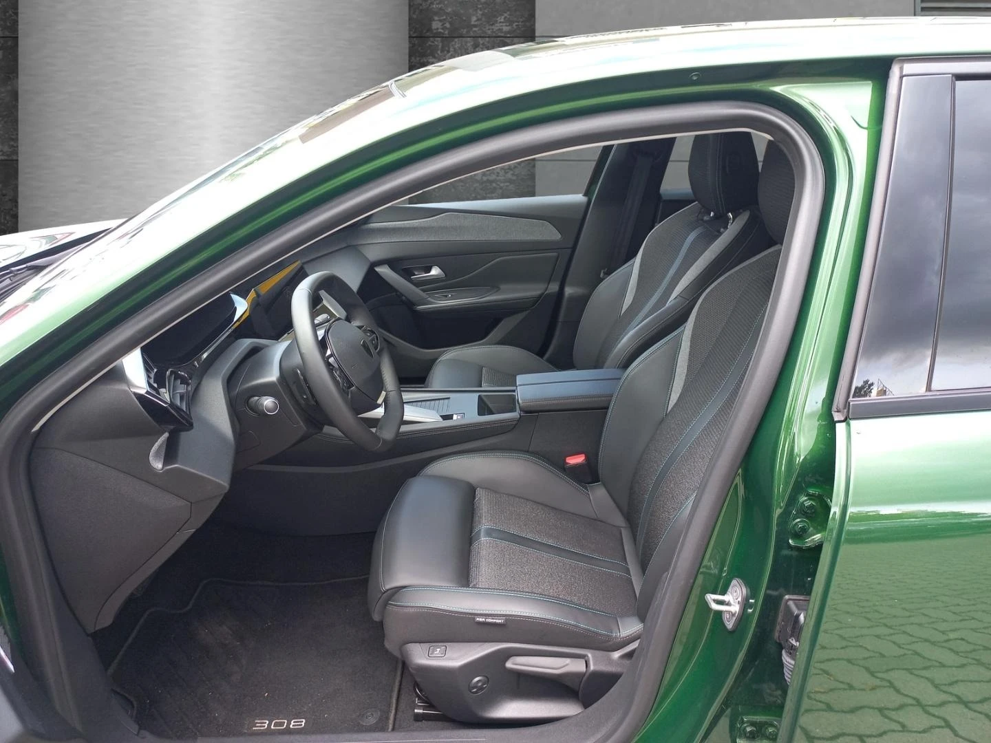 Peugeot 308 PURETECH* KEYLESS* CAM* LED* CARPLAY*  - изображение 7