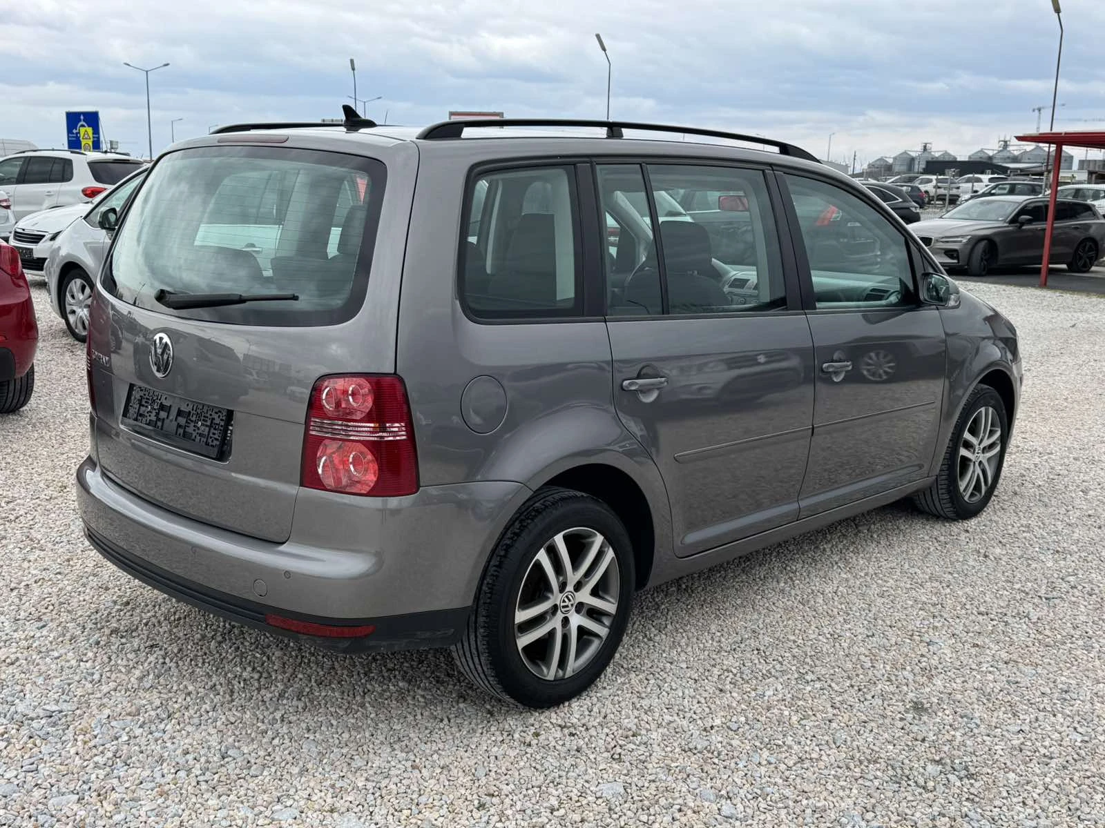 VW Touran 1.6I 102kc 6+ 1, снимка 4 - Автомобили и джипове - 53912938