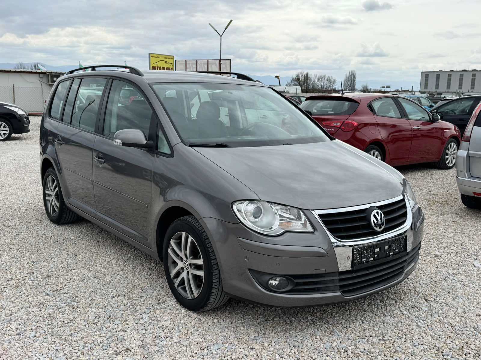 VW Touran 1.6I 102kc 6+ 1, снимка 3 - Автомобили и джипове - 53912938
