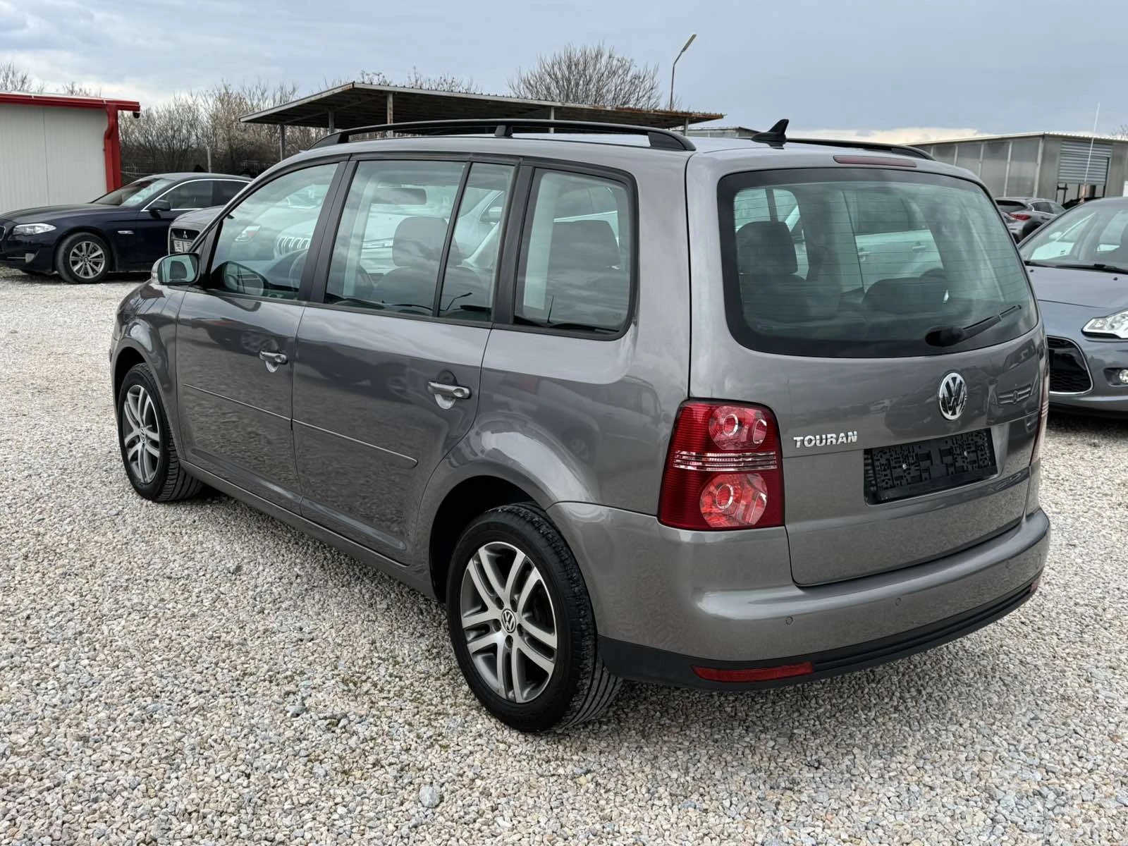 VW Touran 1.6I 102kc 6+ 1, снимка 6 - Автомобили и джипове - 53912938