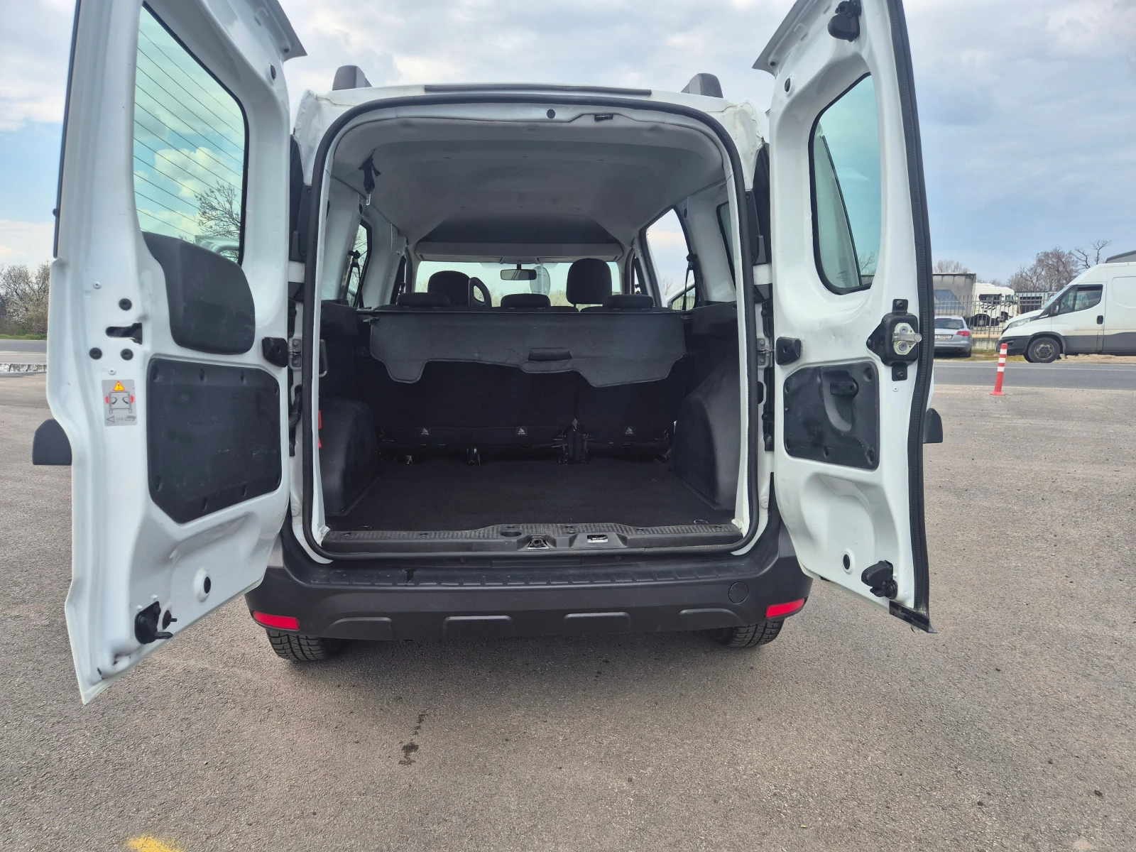 Dacia Dokker 1.5DCI 75кс., снимка 12 - Автомобили и джипове - 53974993