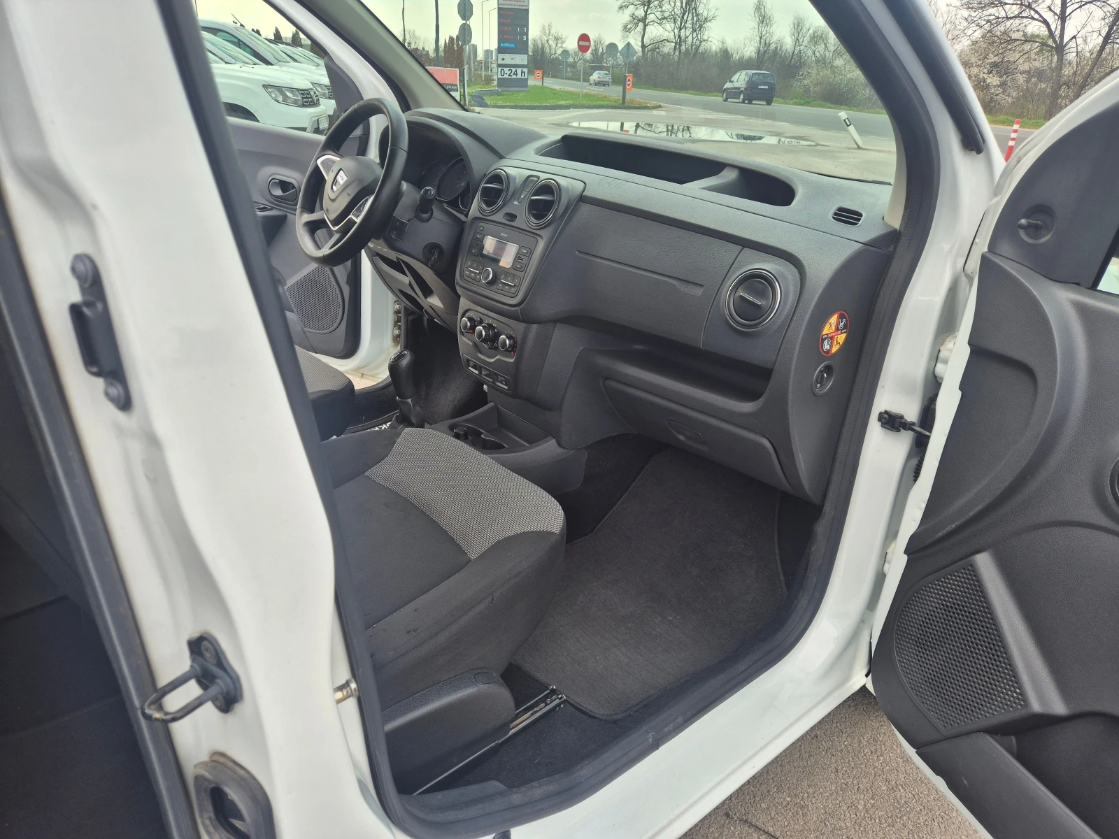 Dacia Dokker 1.5DCI 75кс., снимка 9 - Автомобили и джипове - 53974993