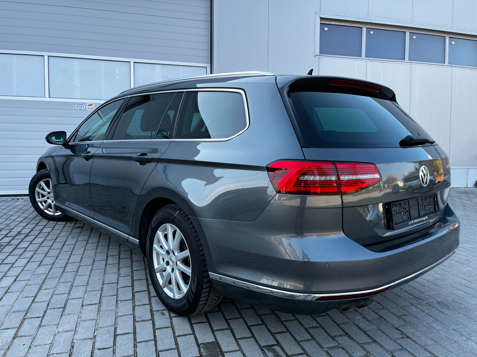 VW Passat TDI 190�.�. HIGHLINE, �������� 8 ������ � ���� | Mobile.bg � ����������� 4