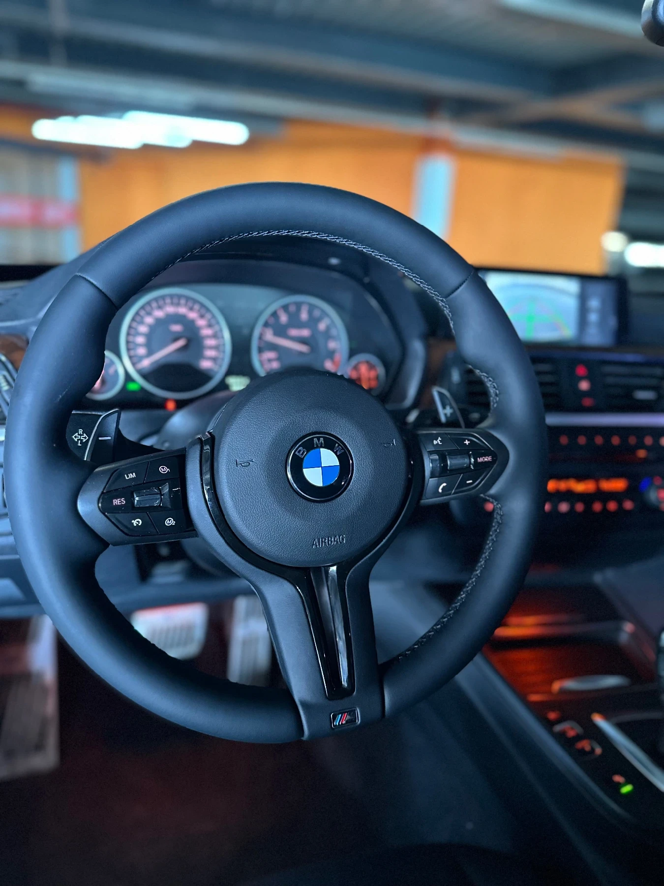 BMW 320 ВИДЕО/АВТОМАТ/HARMAN/АМБИЕНТ/БЕЗ ЗАБЕЛЕЖКА!!!, снимка 7 - Автомобили и джипове - 54623234