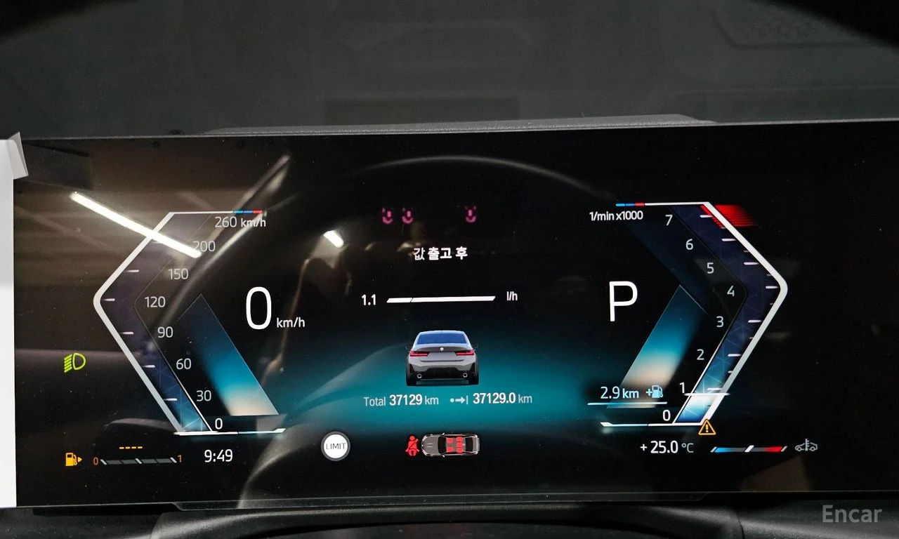 BMW 320 i* M-SPORT* DISTRONIC* LASER* HEAD-UP* AMBIENT, снимка 12 - Автомобили и джипове - 54710239