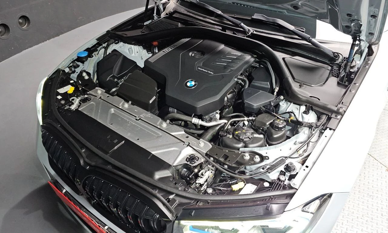 BMW 320 i* M-SPORT* DISTRONIC* LASER* HEAD-UP* AMBIENT, снимка 6 - Автомобили и джипове - 54710239