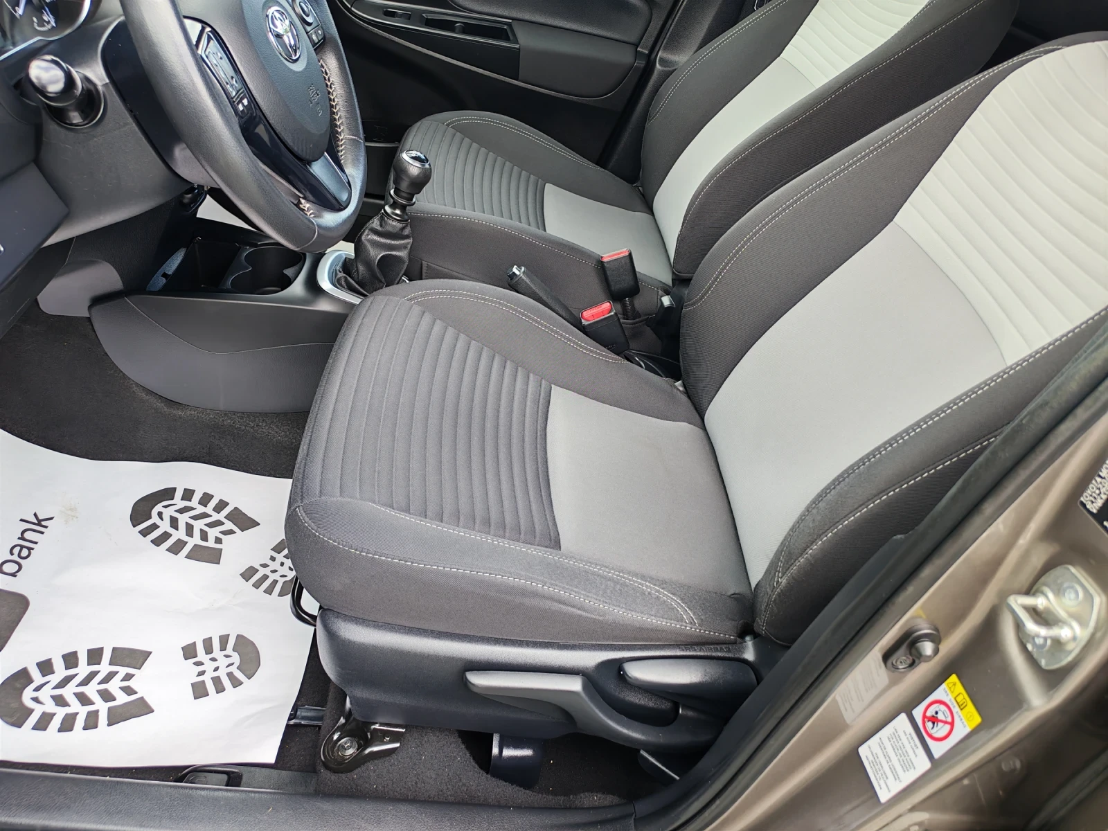 Toyota Yaris 1.5 , снимка 10 - Автомобили и джипове - 54763565