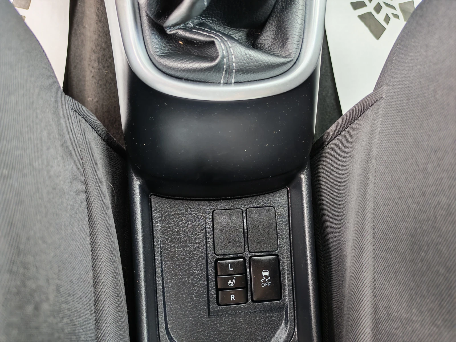 Toyota Yaris 1.5 , снимка 15 - Автомобили и джипове - 54763565