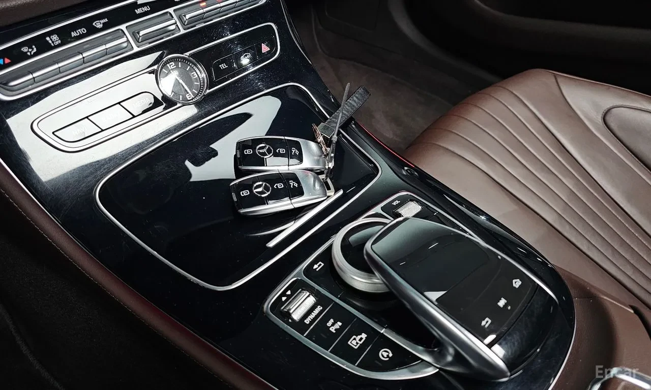 Mercedes-Benz CLS 300 AMG-line, снимка 14 - Автомобили и джипове - 55405601