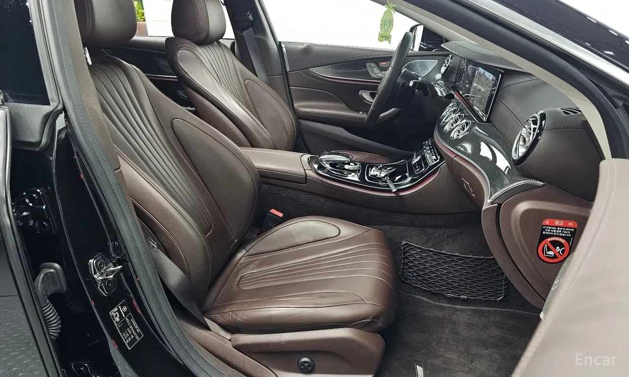 Mercedes-Benz CLS 300 AMG-line, снимка 17 - Автомобили и джипове - 55405601