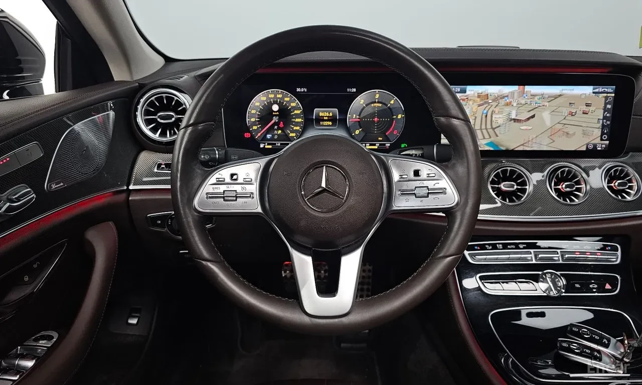 Mercedes-Benz CLS 300 AMG-line, снимка 11 - Автомобили и джипове - 55405601