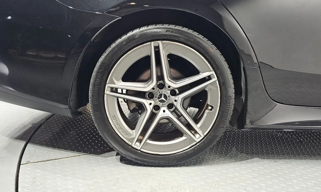 Mercedes-Benz CLS 300 AMG-line, снимка 3 - Автомобили и джипове - 55405601