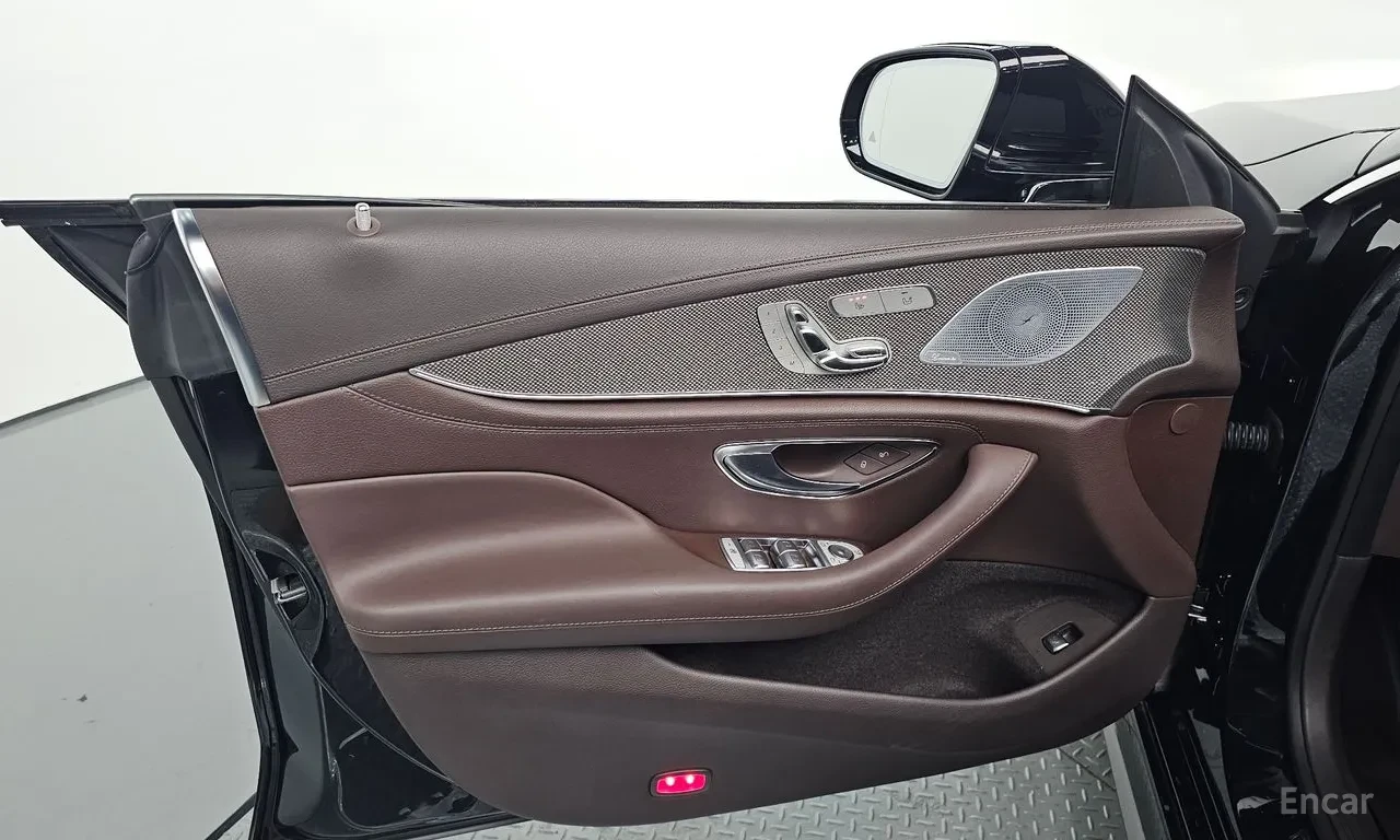 Mercedes-Benz CLS 300 AMG-line, снимка 16 - Автомобили и джипове - 55405601