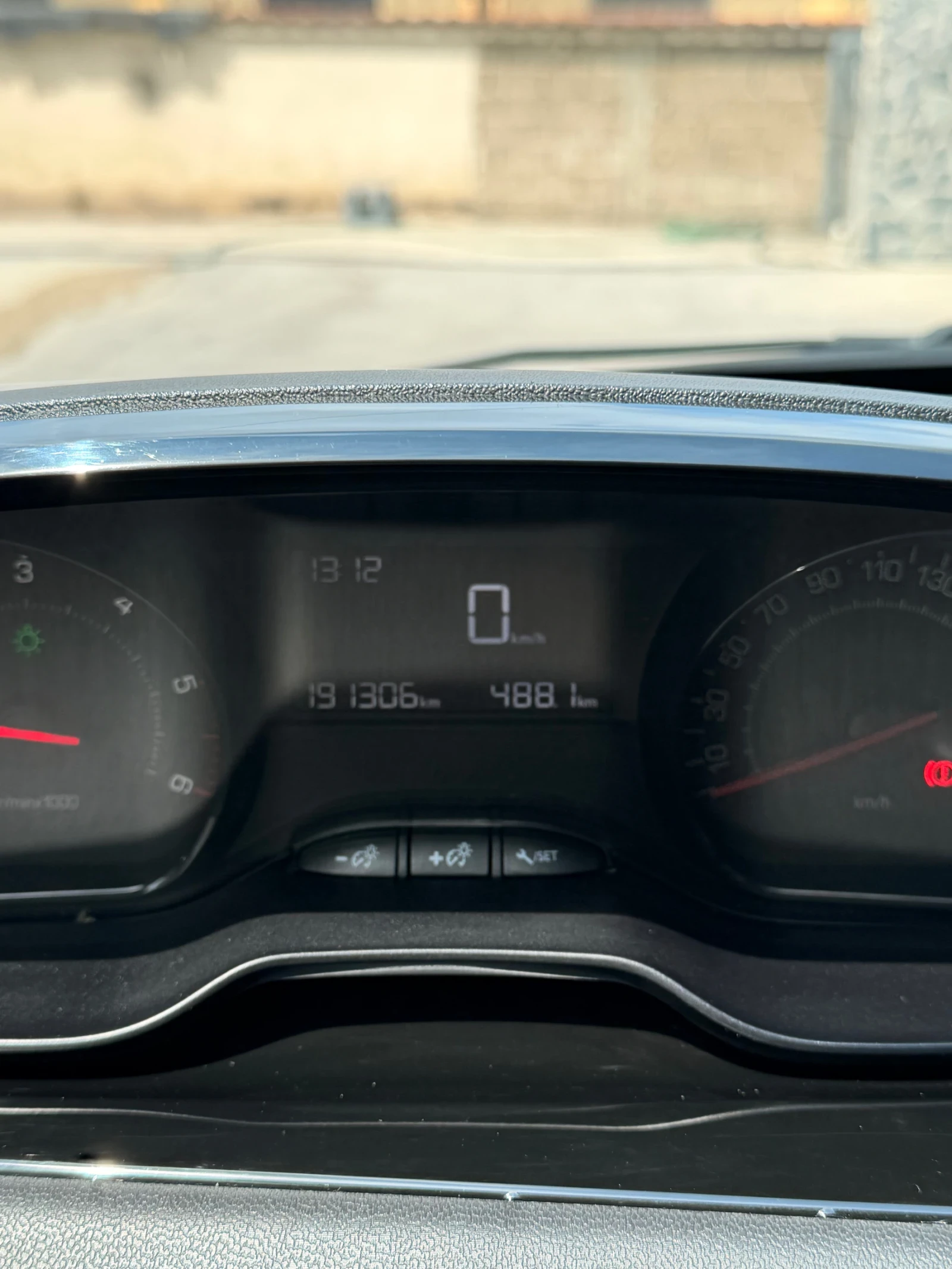 Peugeot 208 208 1.4hdi СЕРВИЗНА* ИСТОРИЯ, снимка 10 - Автомобили и джипове - 55800854