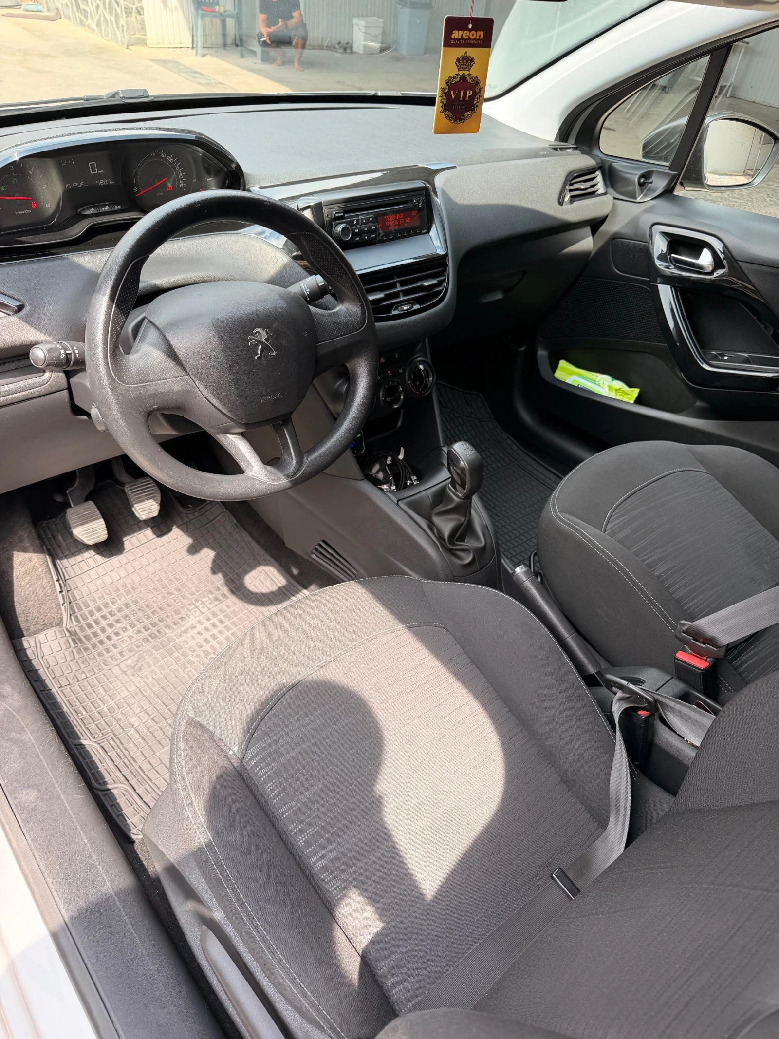 Peugeot 208 208 1.4hdi СЕРВИЗНА* ИСТОРИЯ, снимка 9 - Автомобили и джипове - 55800854