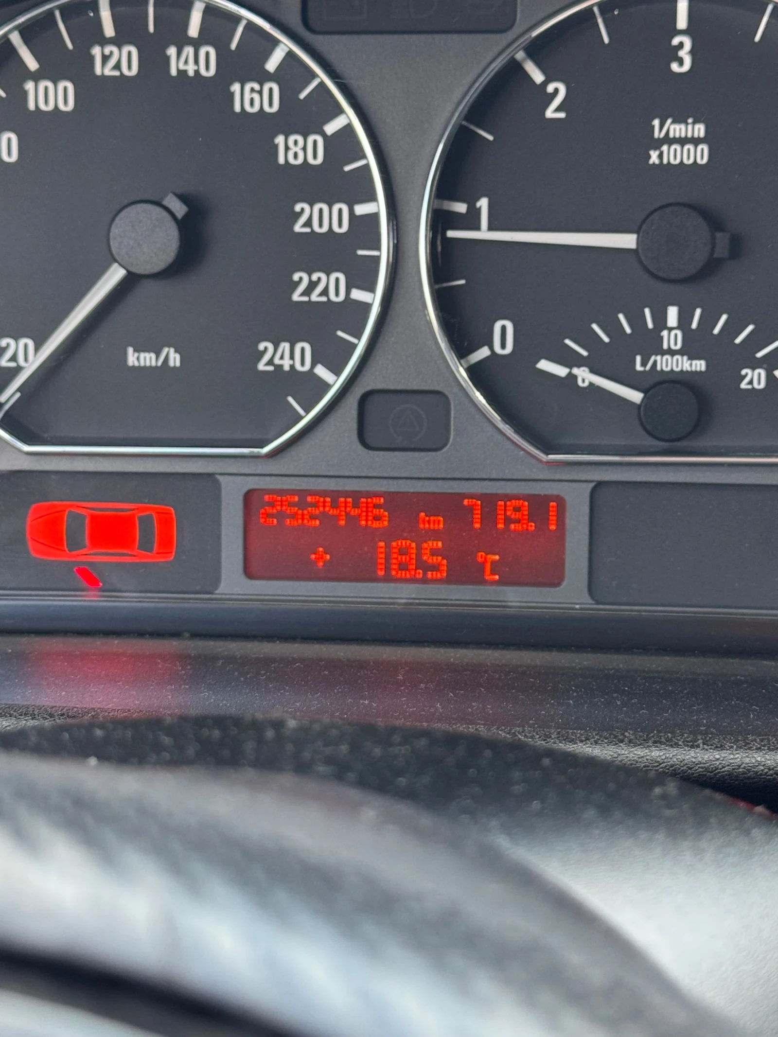 BMW 320 320d, снимка 4 - Автомобили и джипове - 55904878