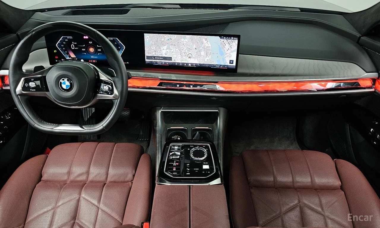 BMW 740 BOWER* WILKINS* ОБДУХВАНЕ* ДИСТРОНИК* ХЕДЪП* 360КА, снимка 6 - Автомобили и джипове - 56300944