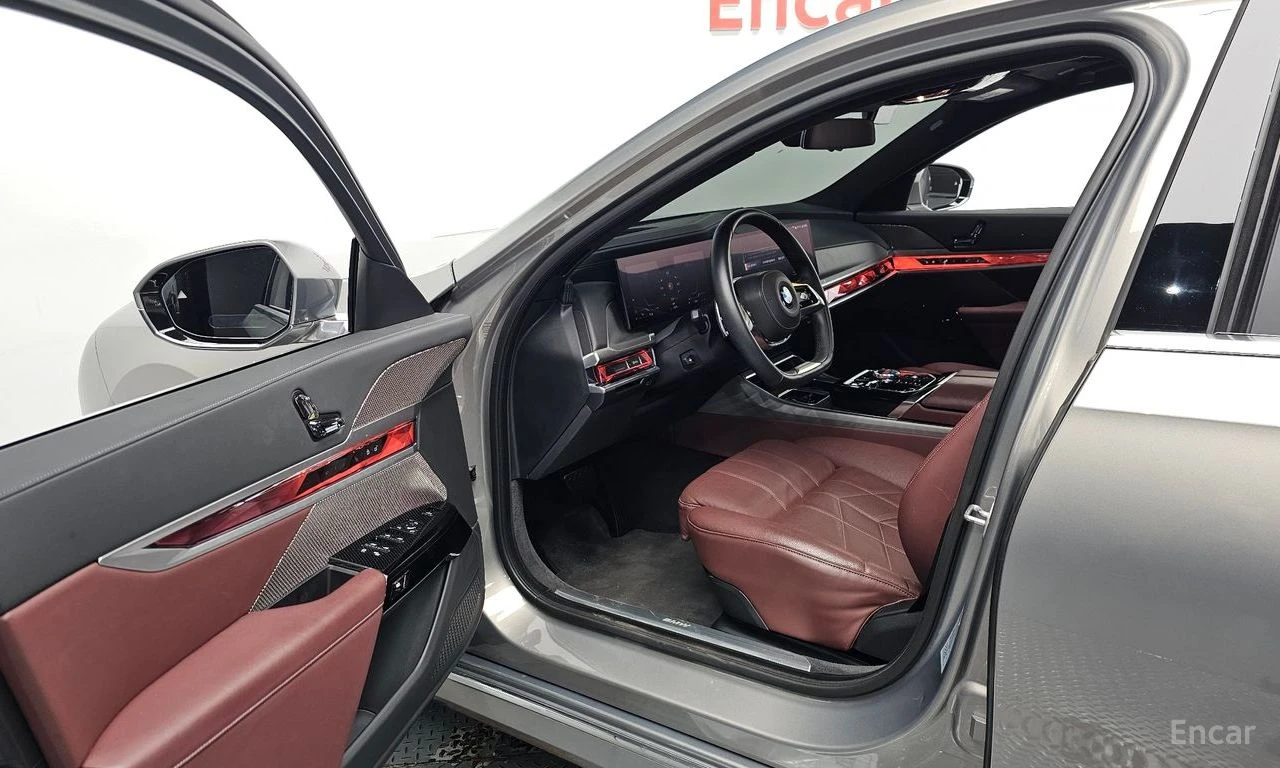 BMW 740 BOWER* WILKINS* ОБДУХВАНЕ* ДИСТРОНИК* ХЕДЪП* 360КА, снимка 5 - Автомобили и джипове - 56300944