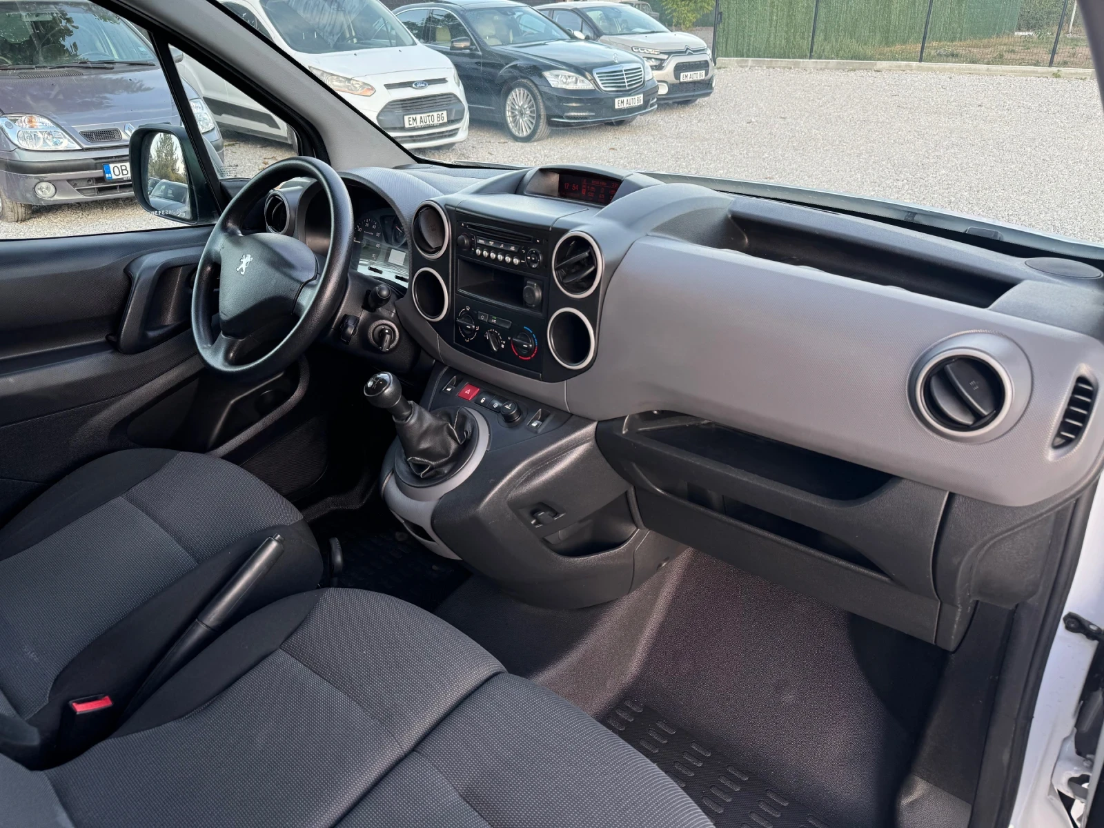 Peugeot Partner 1.6 BlueHdi Facelift /СОБСТВЕН ЛИЗИНГ/, снимка 13 - Автомобили и джипове - 56598566
