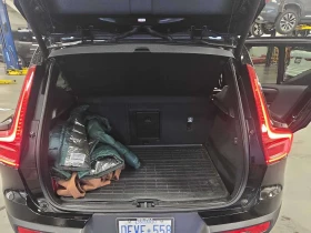 Volvo XC40 Momentum  CARFAX, снимка 12