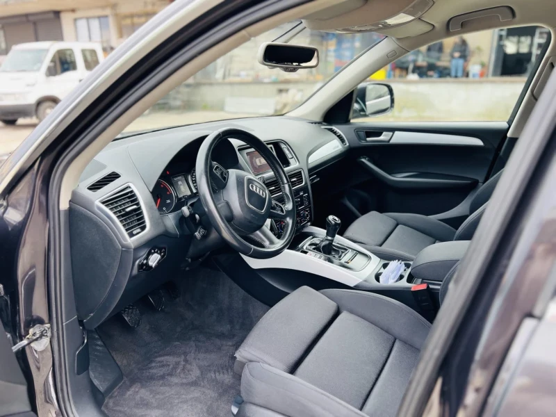 Audi Q5 2.OTDI, снимка 4 - Автомобили и джипове - 52724299