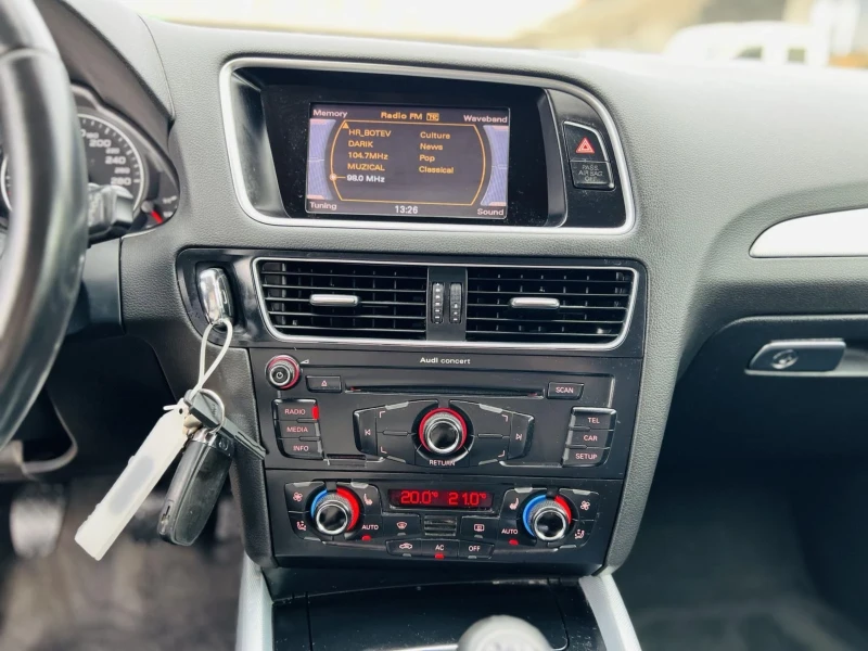 Audi Q5 2.OTDI, снимка 2 - Автомобили и джипове - 52724299