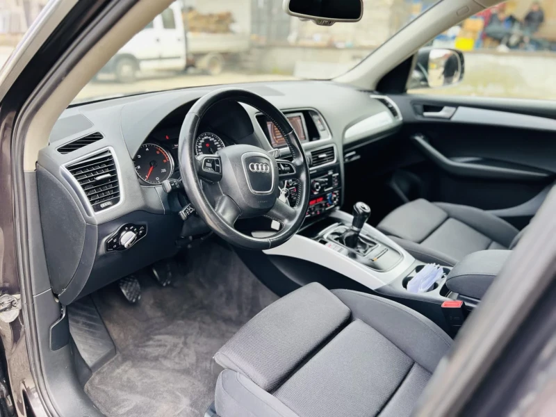 Audi Q5 2.OTDI, снимка 3 - Автомобили и джипове - 52724299
