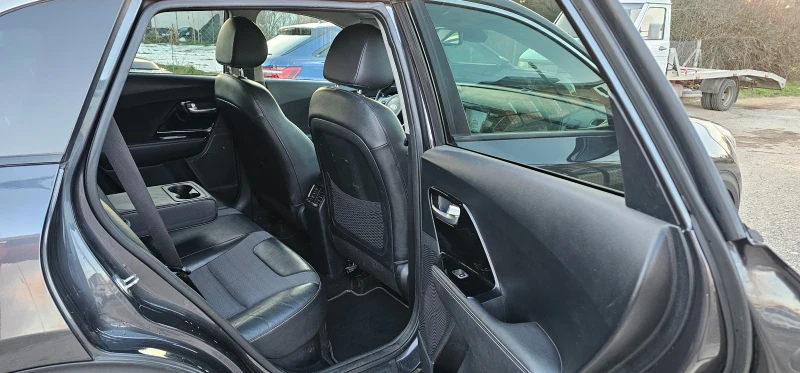 Kia Niro 1.6i Hybrid 105кс 2019г, снимка 11 - Автомобили и джипове - 52759511