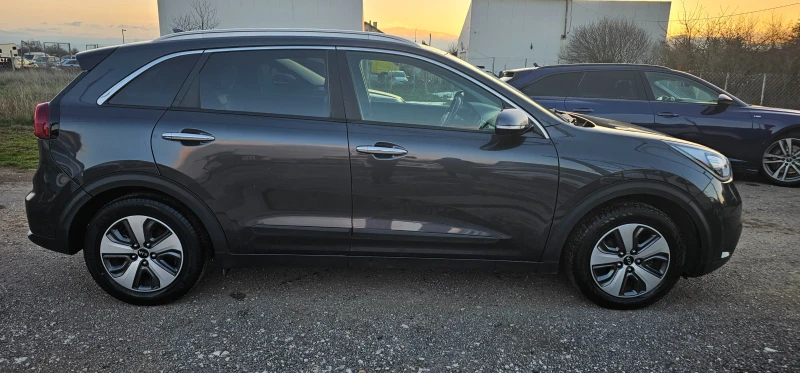 Kia Niro 1.6i Hybrid 105кс 2019г, снимка 4 - Автомобили и джипове - 52759511