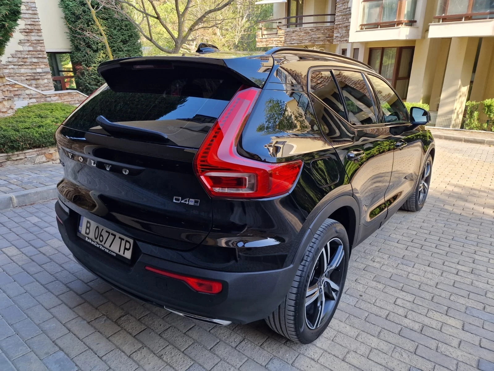 Volvo XC40 D4 4WD R-Design With Lava - изображение 4