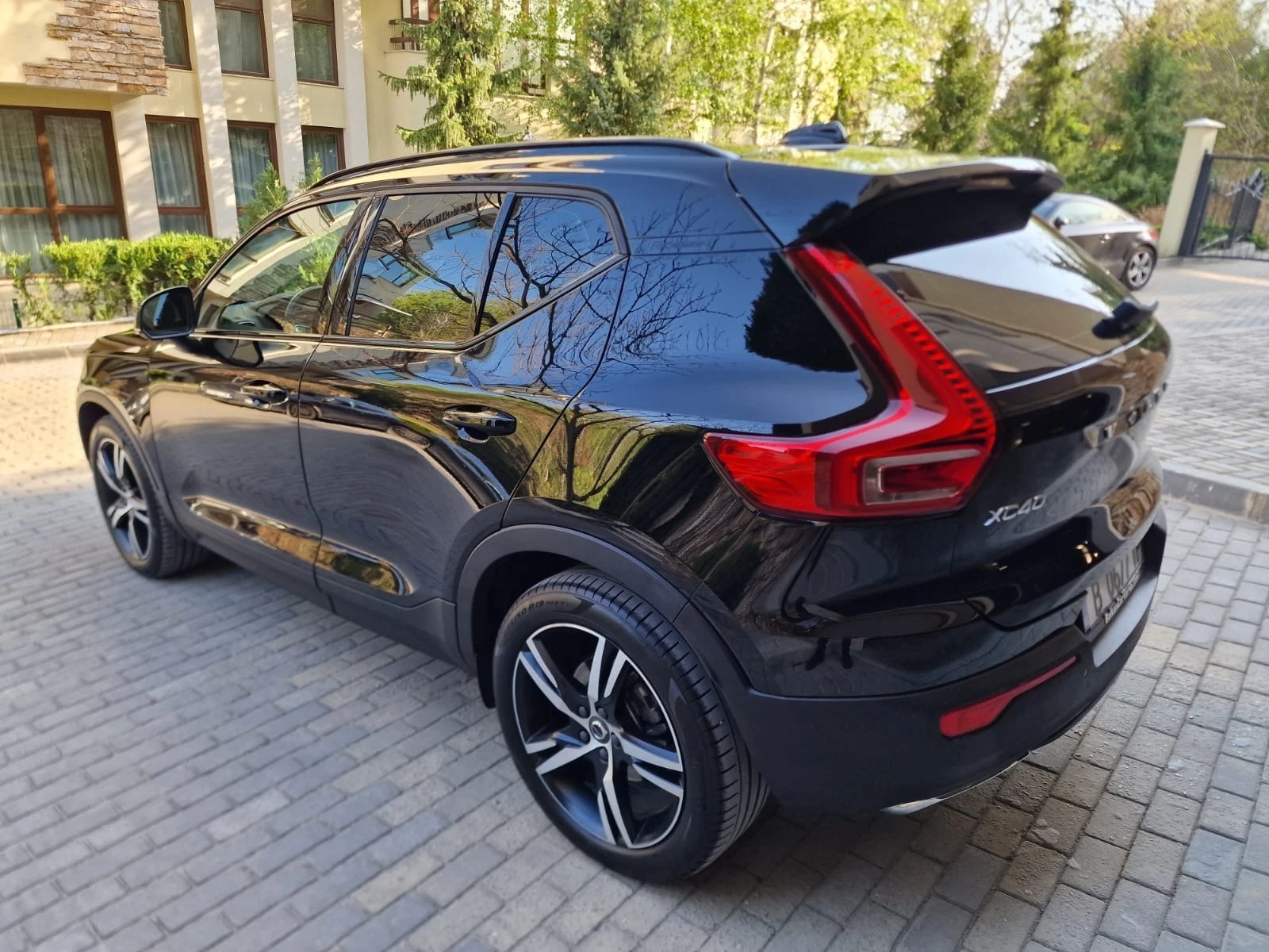 Volvo XC40 D4 4WD R-Design With Lava - изображение 3