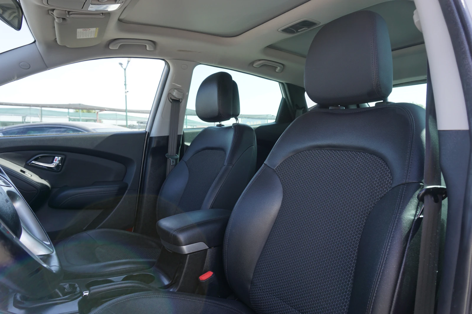 Hyundai IX35 1.7/Кожа/Навигация/Камера/Стъклен ПановаменТаван - изображение 9