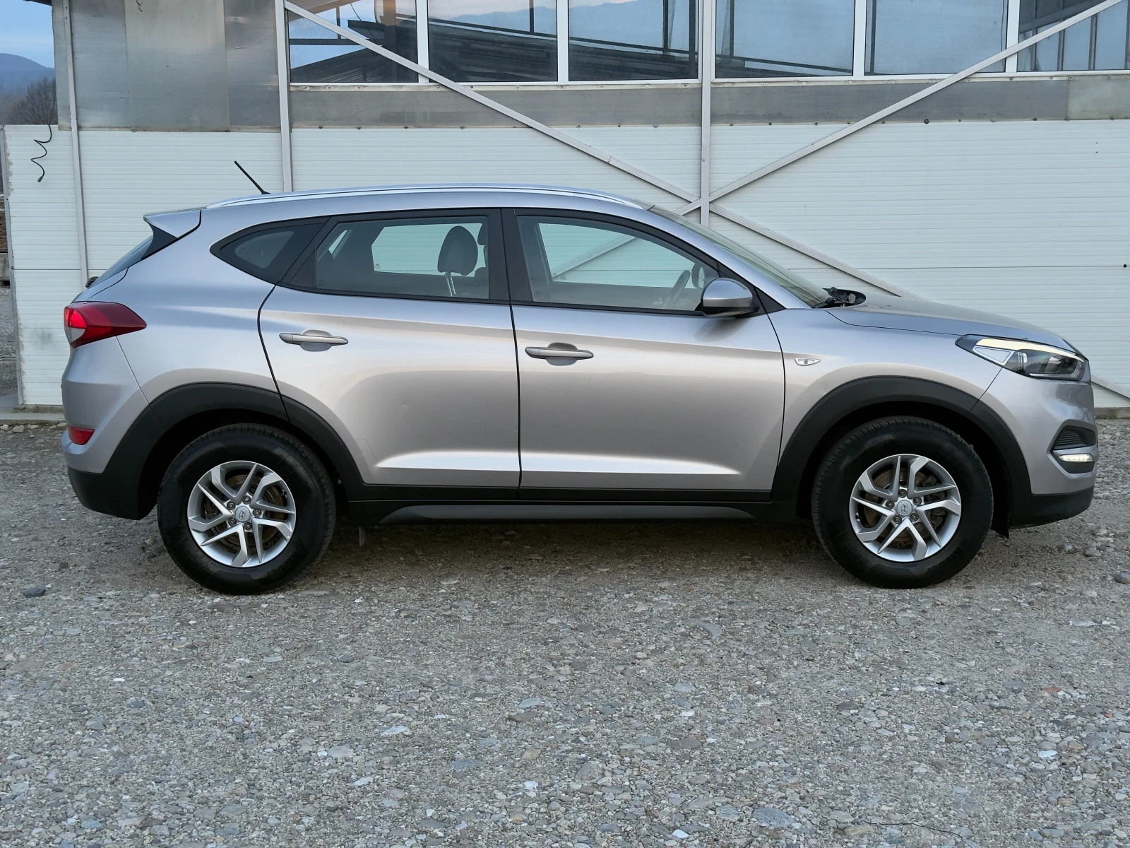 Hyundai Tucson 1.7 CRDI 169000km/Собствен лизинг - изображение 3