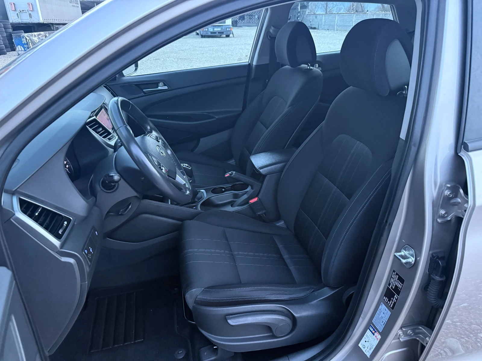 Hyundai Tucson 1.7 CRDI 169000km/Собствен лизинг - изображение 9