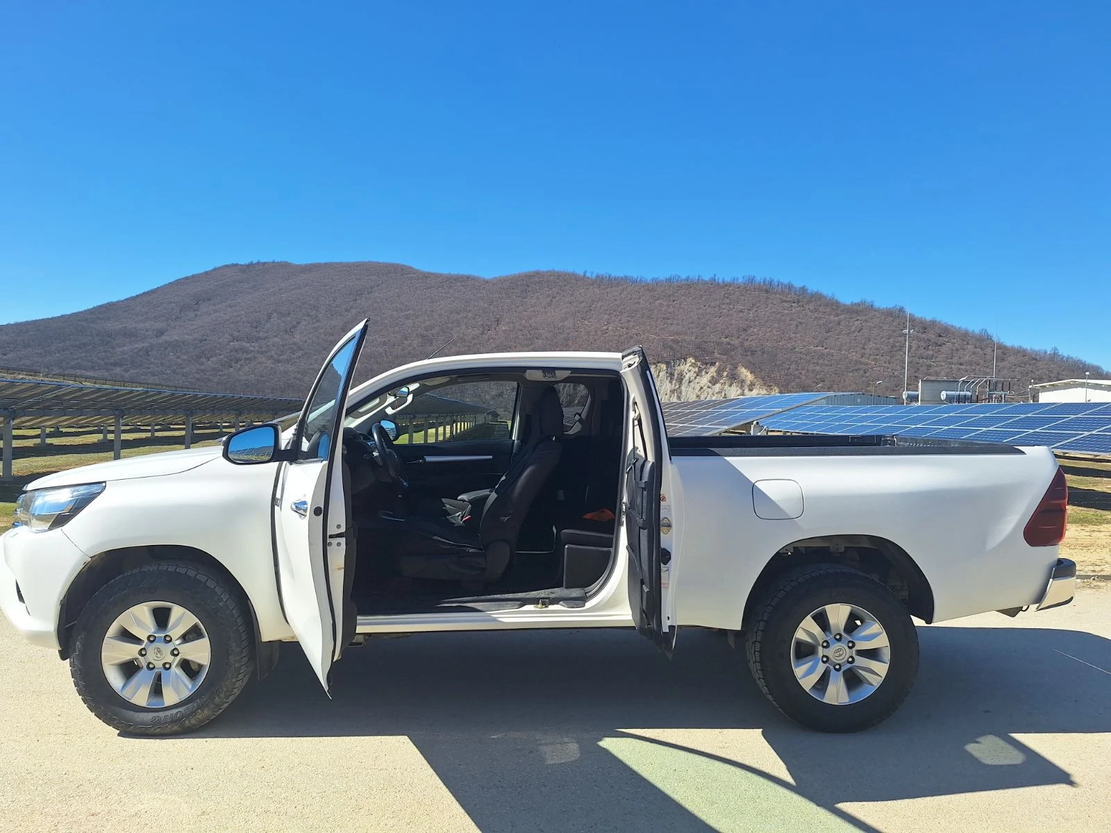 Toyota Hilux 2.4 D4-D, снимка 8 - Автомобили и джипове - 53814821