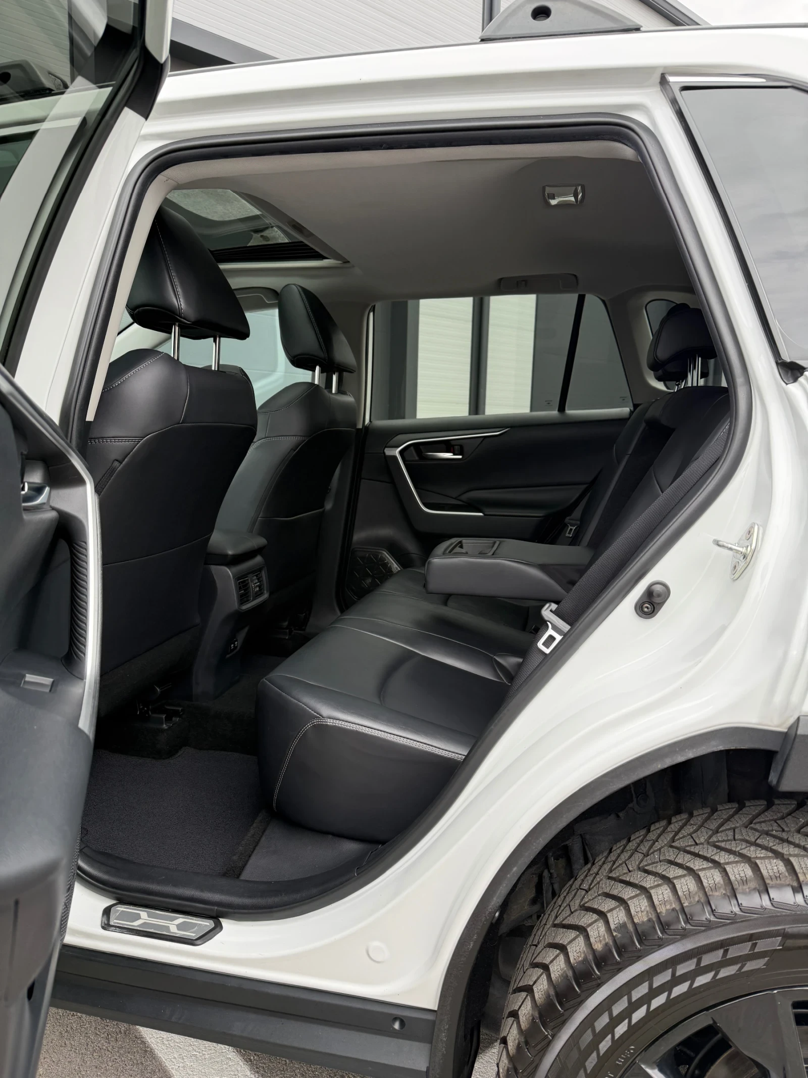 Toyota Rav4 2.5* AWD, снимка 15 - Автомобили и джипове - 53906448