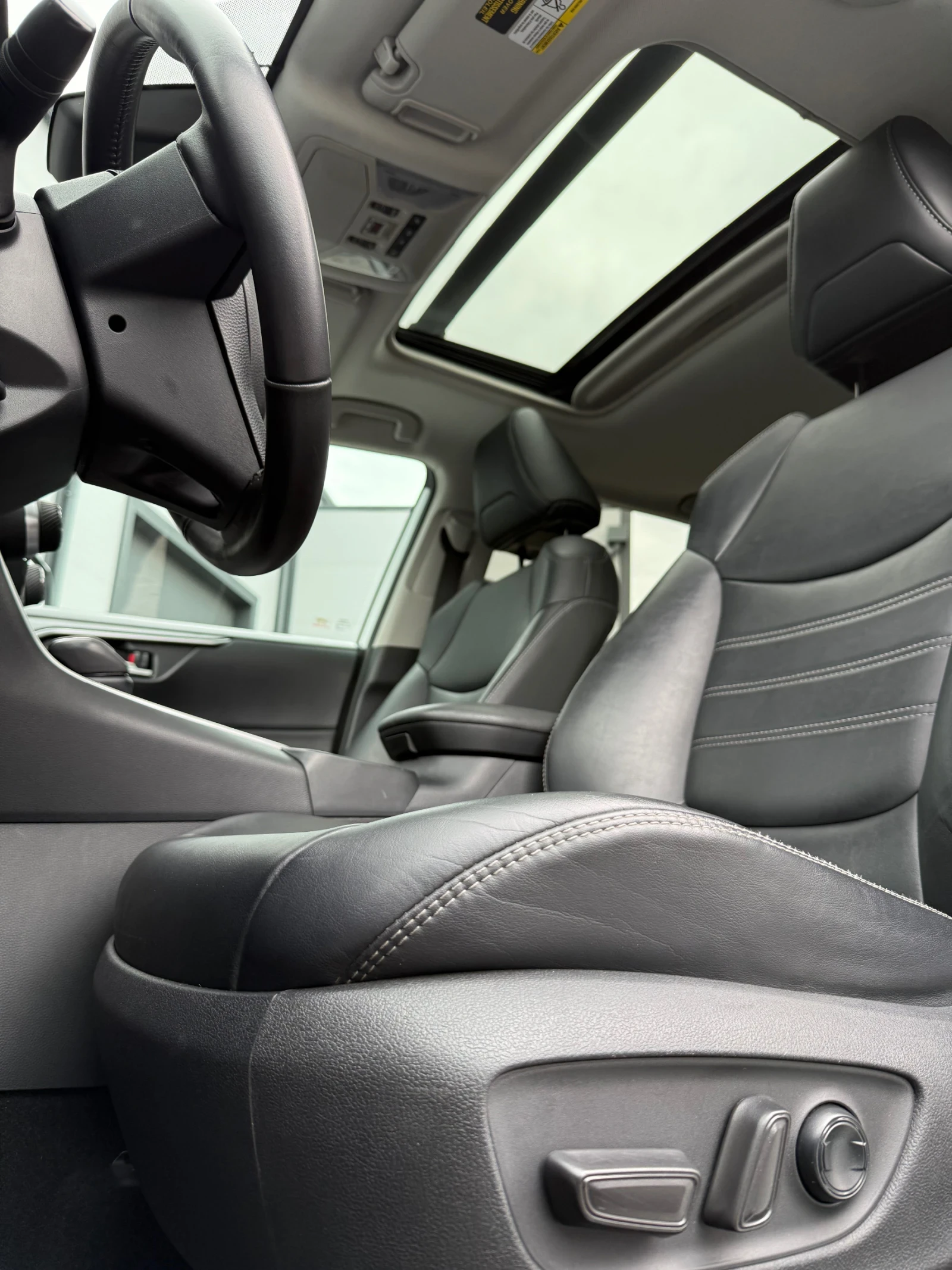 Toyota Rav4 2.5* AWD, снимка 10 - Автомобили и джипове - 53906448