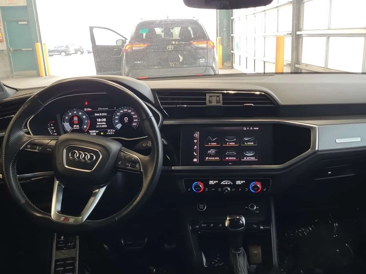 Audi Q3 * S LINE * ПАНОРАМА* ПОДГРЕВ* , снимка 12 - Автомобили и джипове - 54034313