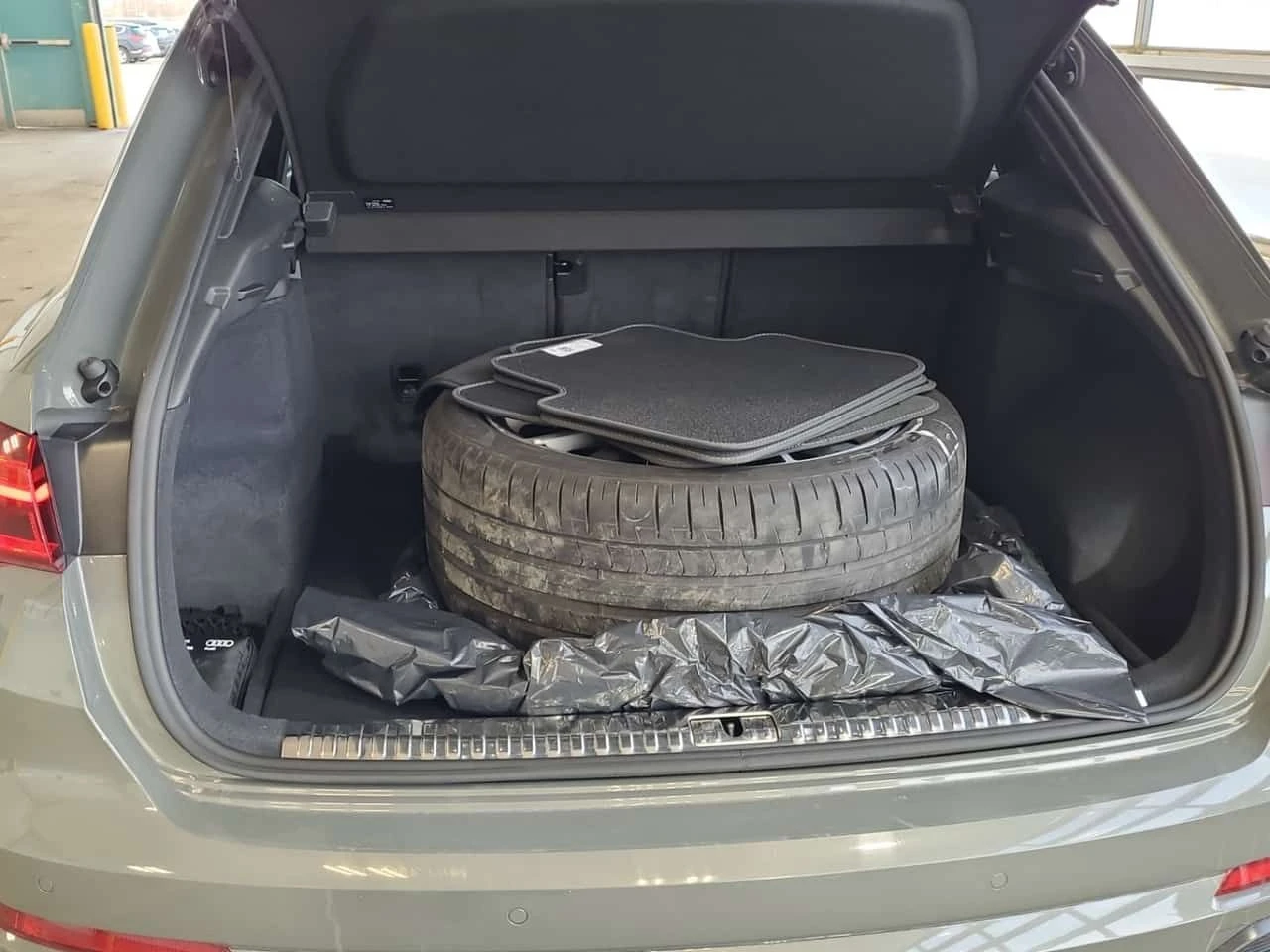 Audi Q3 * S LINE * ПАНОРАМА* ПОДГРЕВ* , снимка 17 - Автомобили и джипове - 54034313