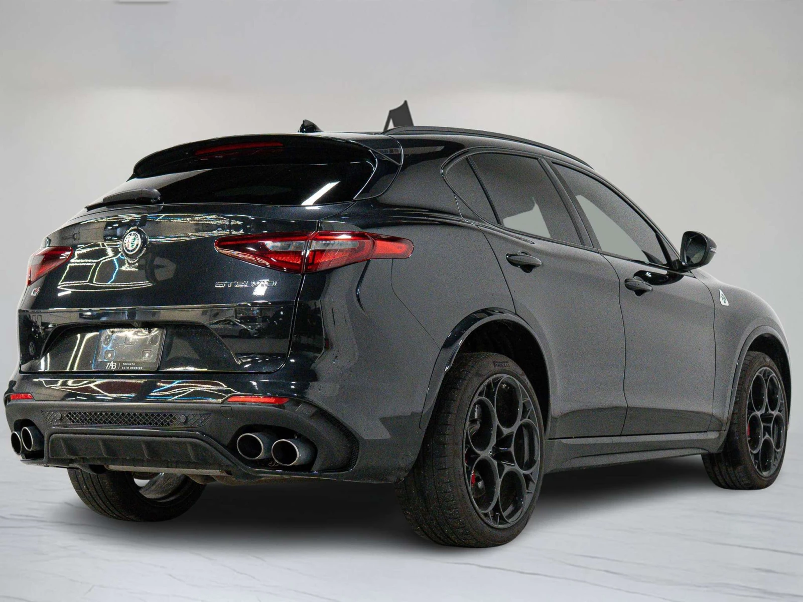 Alfa Romeo Stelvio QUADRIFOGLIO| CARBON FIBER ЦЕНА ДО БГ, снимка 3 - Автомобили и джипове - 54825333