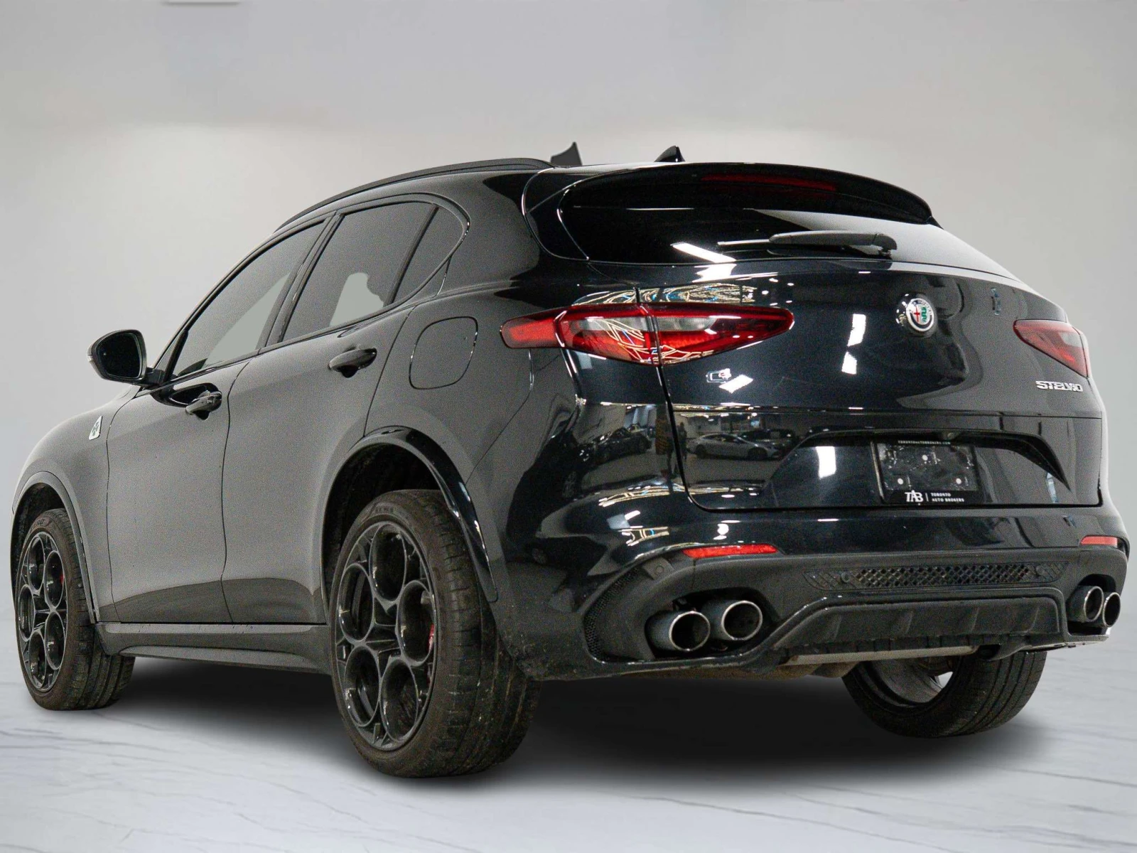 Alfa Romeo Stelvio QUADRIFOGLIO| CARBON FIBER ЦЕНА ДО БГ, снимка 4 - Автомобили и джипове - 54825333