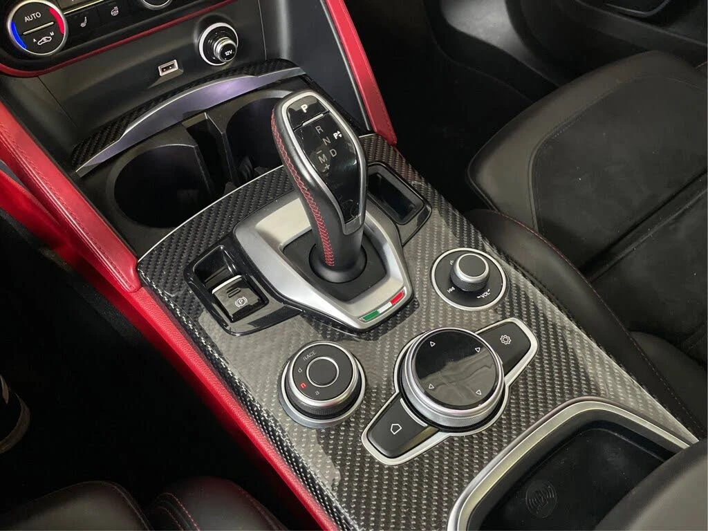 Alfa Romeo Stelvio QUADROFOGLIO* CARBON* FULL* КРАЙНА ЦЕНА ДО БЪЛГАРИ, снимка 14 - Автомобили и джипове - 55046121