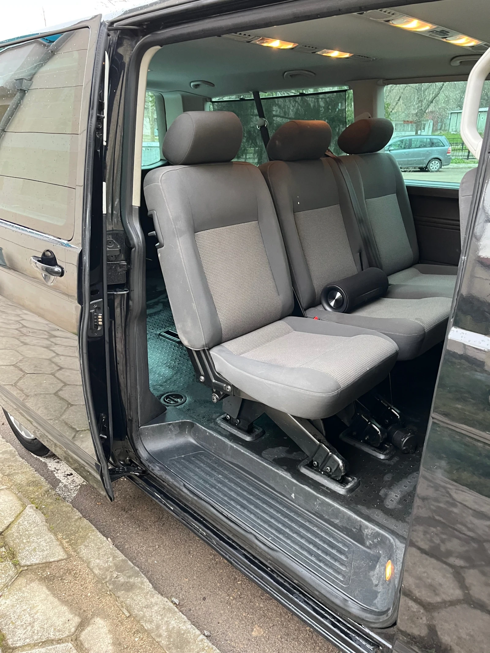 VW Caravelle, снимка 2 - Бусове и автобуси - 55515367