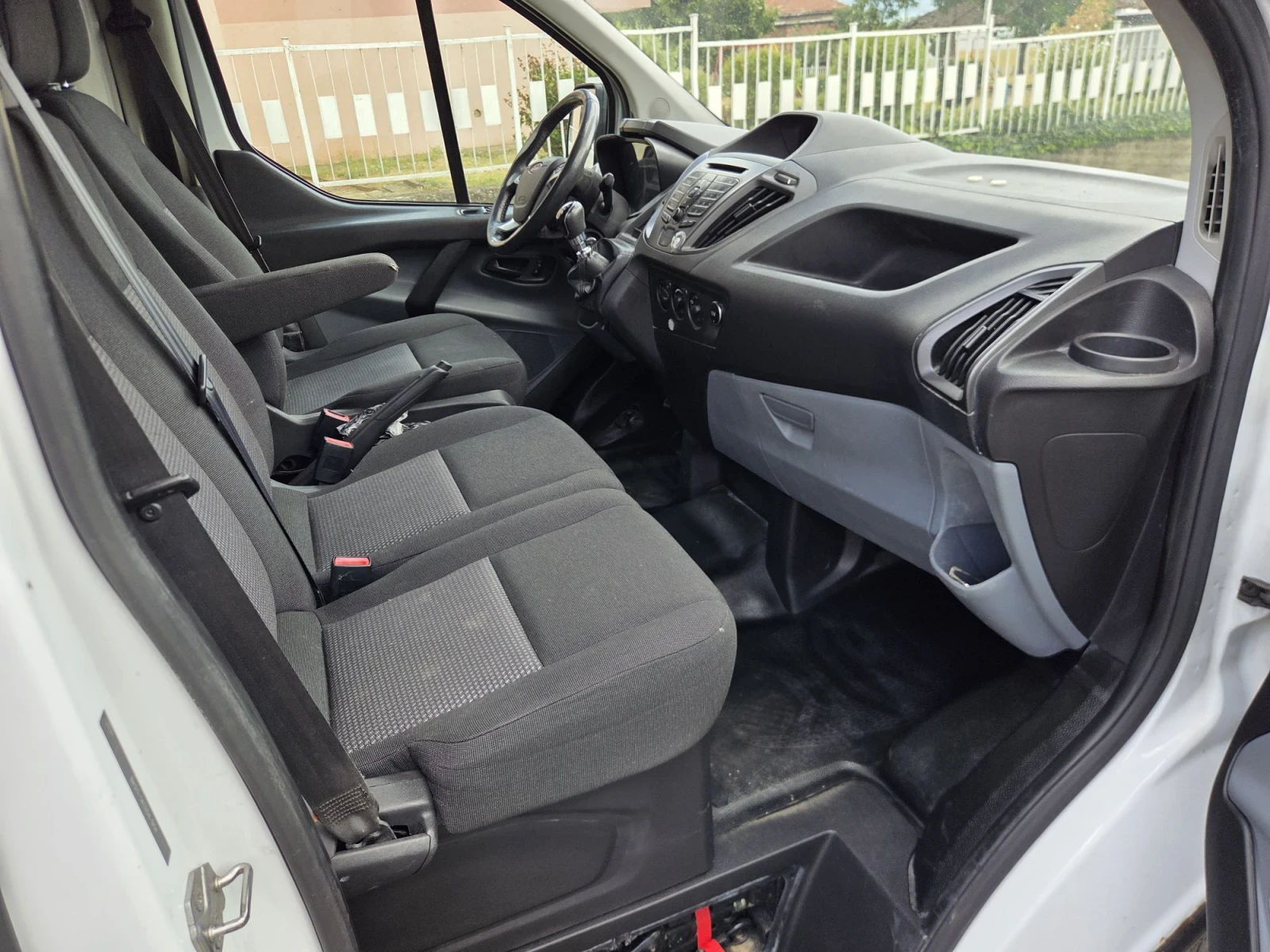 Ford Transit Custom 2.2 101 кс. , снимка 10 - Бусове и автобуси - 55673443