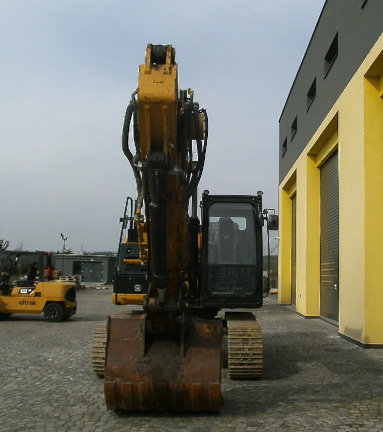 Багер Cat 323ELN, снимка 5 - Индустриална техника - 53347721