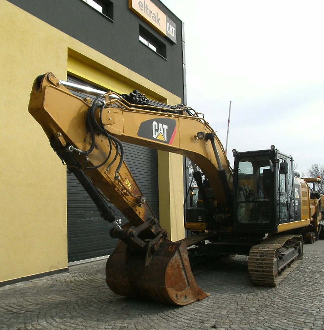 Багер Cat 323ELN, снимка 2 - Индустриална техника - 53347721