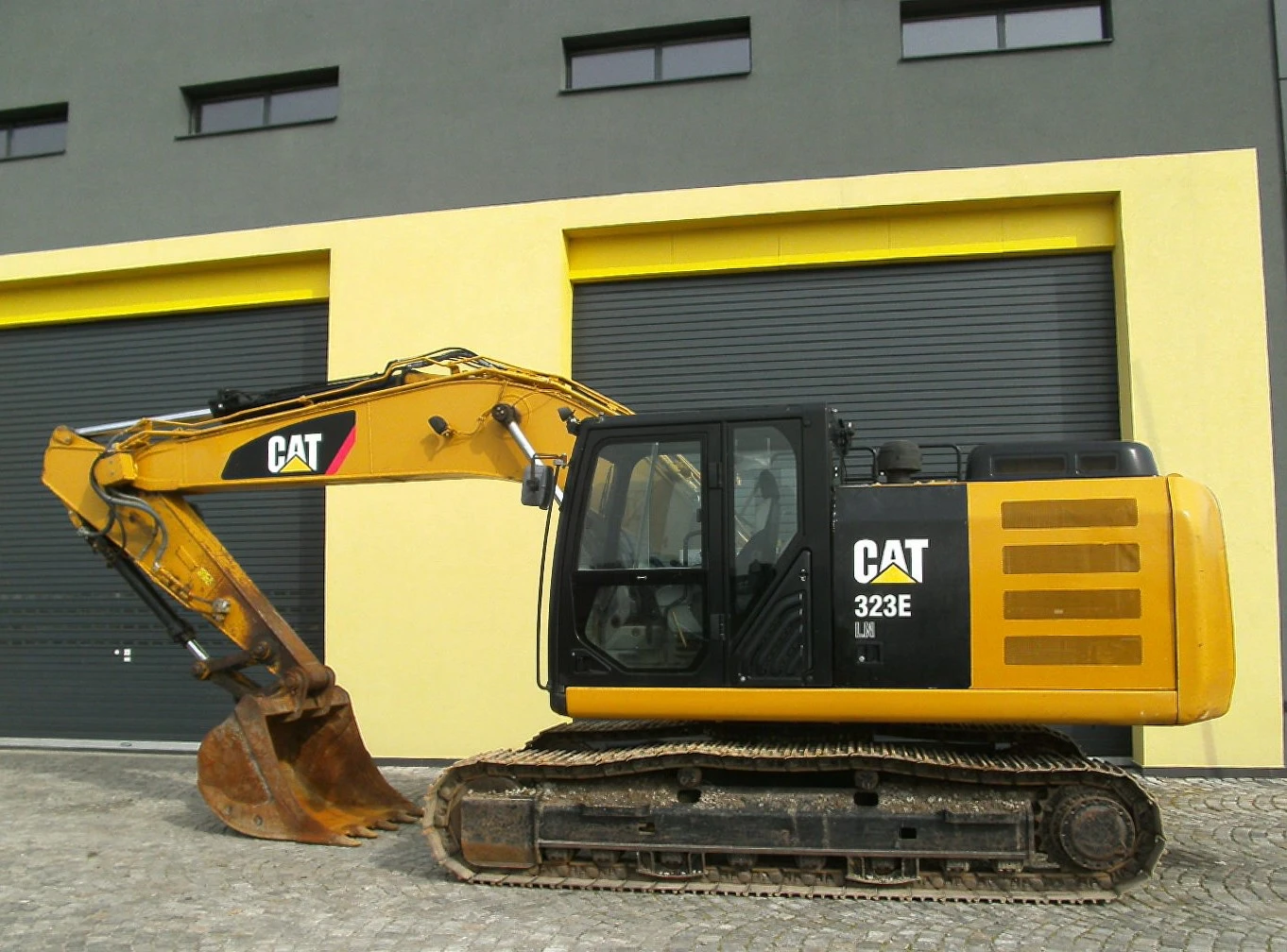 Багер Cat 323ELN, снимка 8 - Индустриална техника - 53347721