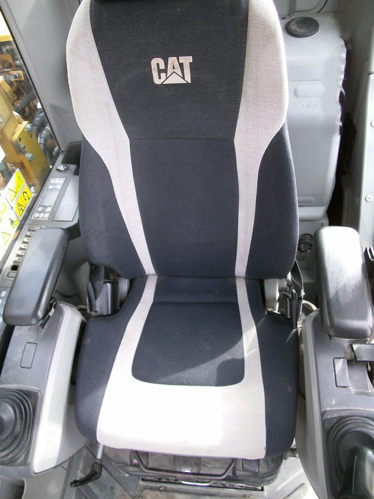 Багер Cat 323ELN, снимка 13 - Индустриална техника - 53347721